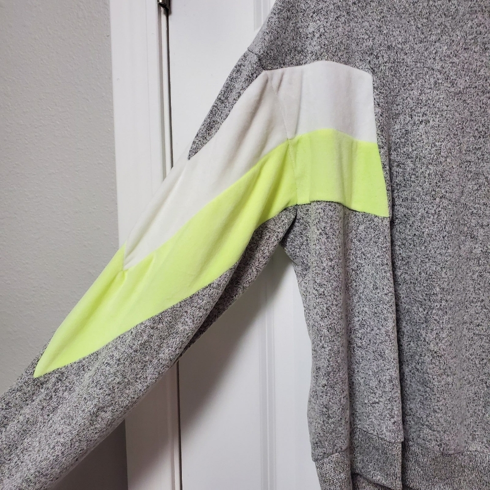 New Long sleeve pullover - Picture 7 of 7